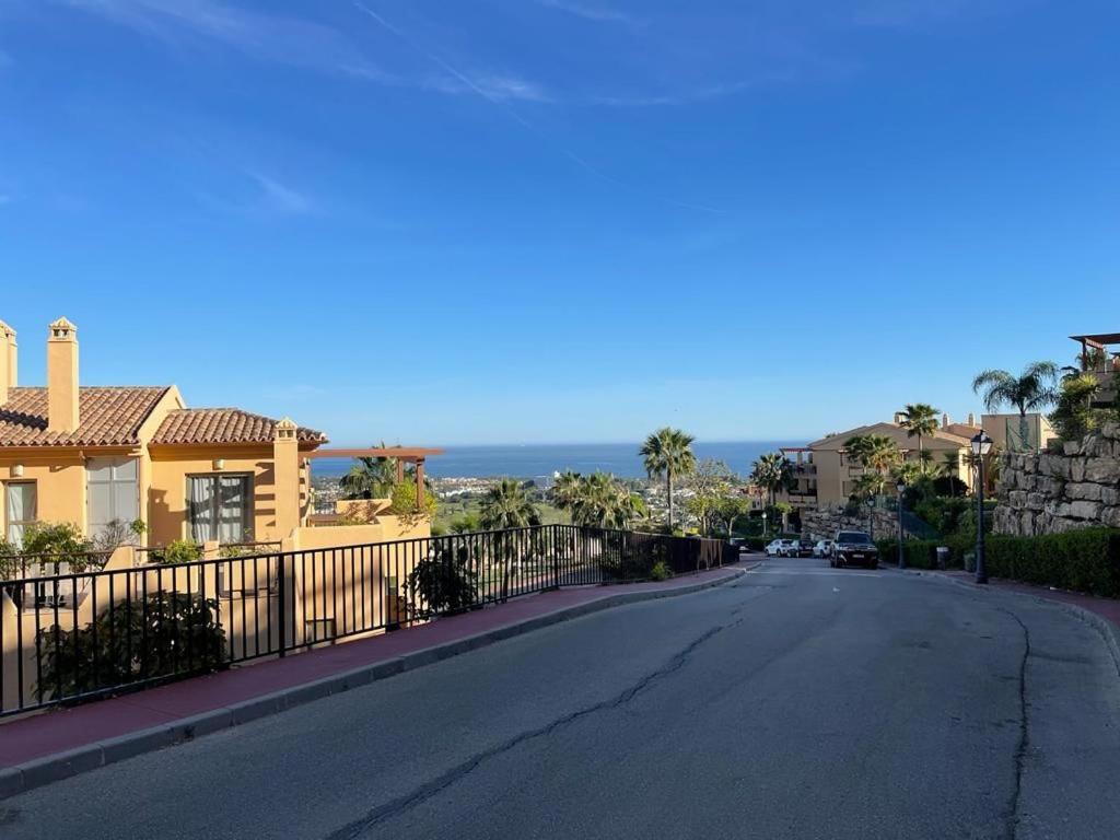 Panoramic Sea Views Penthouse Apartment *